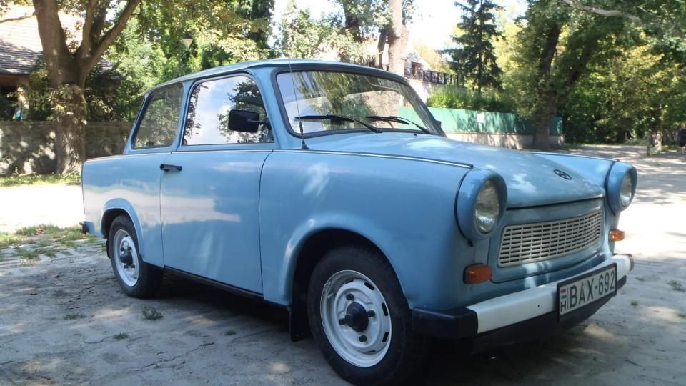 TRABANT BÉRLÉS